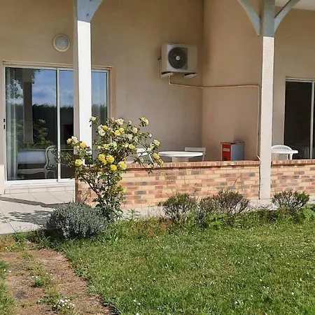 Couette-café Blanches , Bâtiment Secondaire La Caravelle, Vue Jardin *