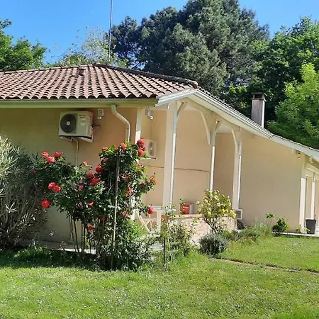 Blanches , Bâtiment Secondaire La Caravelle, Vue Jardin Couette-café *