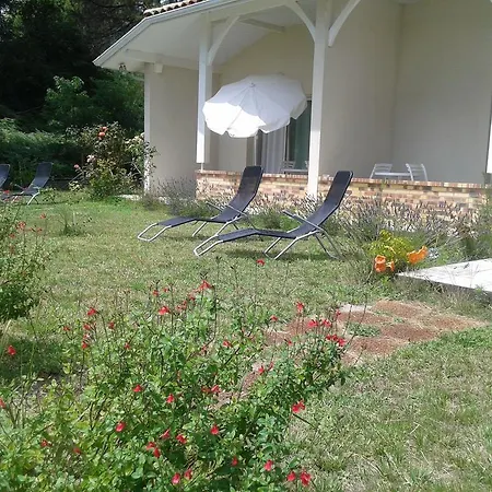 Blanches , Bâtiment Secondaire La Caravelle, Vue Jardin Couette-café