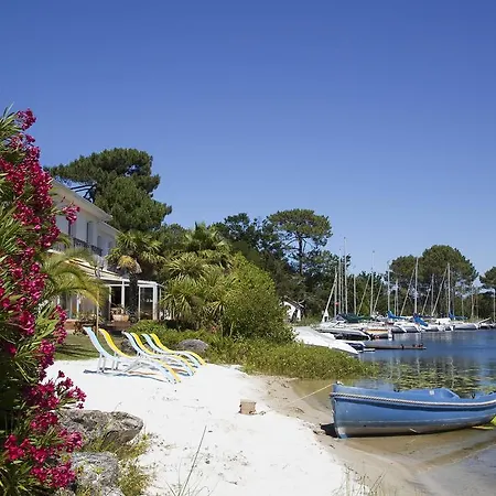 Blanches , Bâtiment Secondaire La Caravelle, Vue Jardin Biscarrosse-Plage