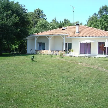 Couette-café Blanches , Bâtiment Secondaire La Caravelle, Vue Jardin