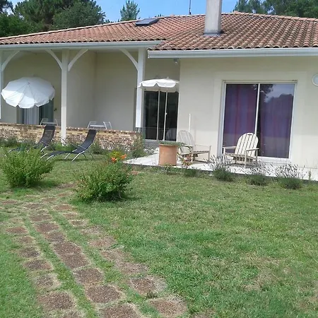 Couette-café Blanches , Bâtiment Secondaire La Caravelle, Vue Jardin *